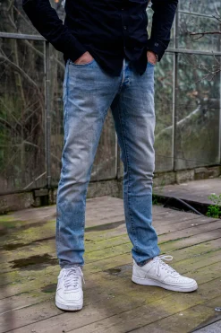 3301 Regular Tapered