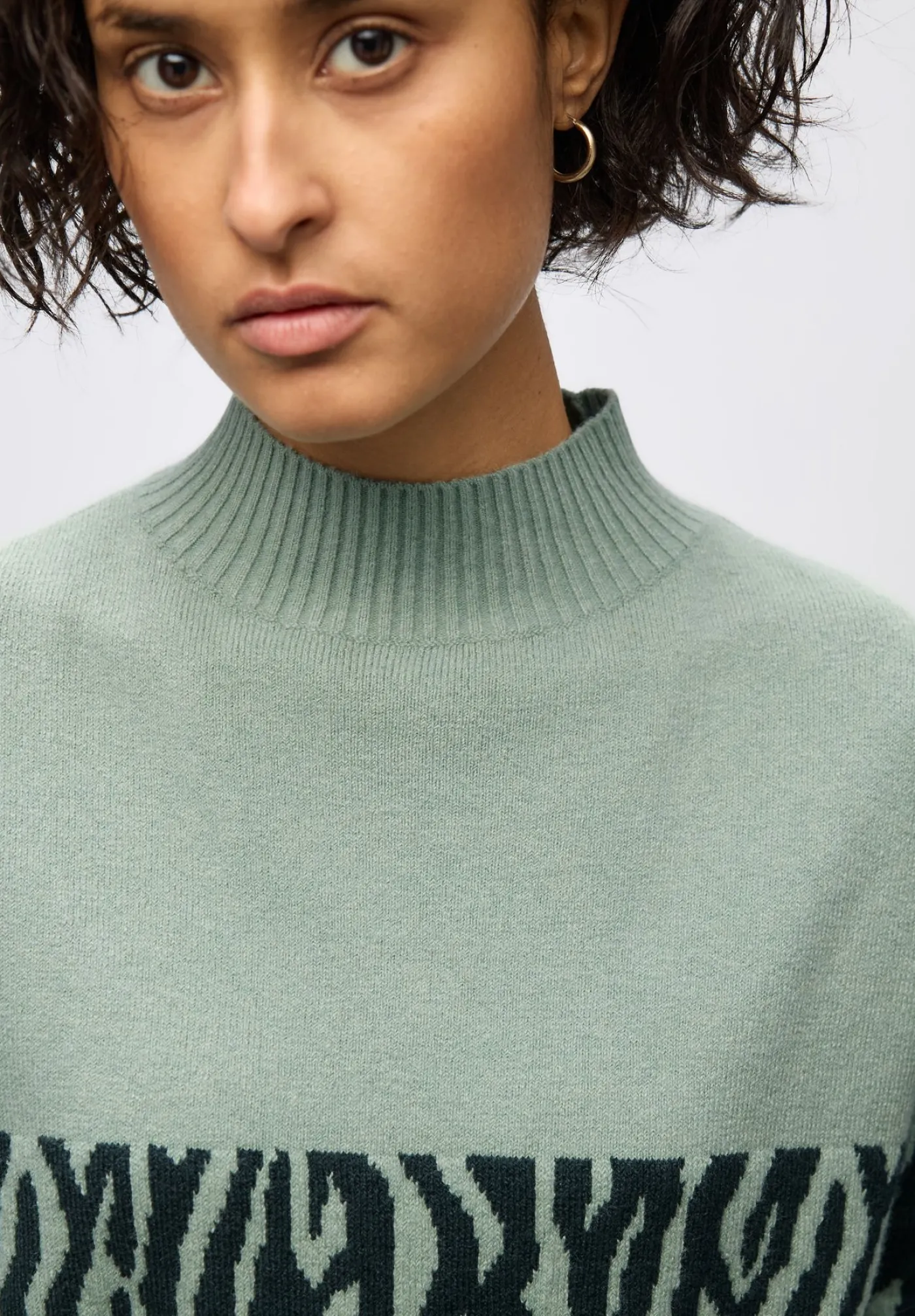 A303479 color block jacquard sweate