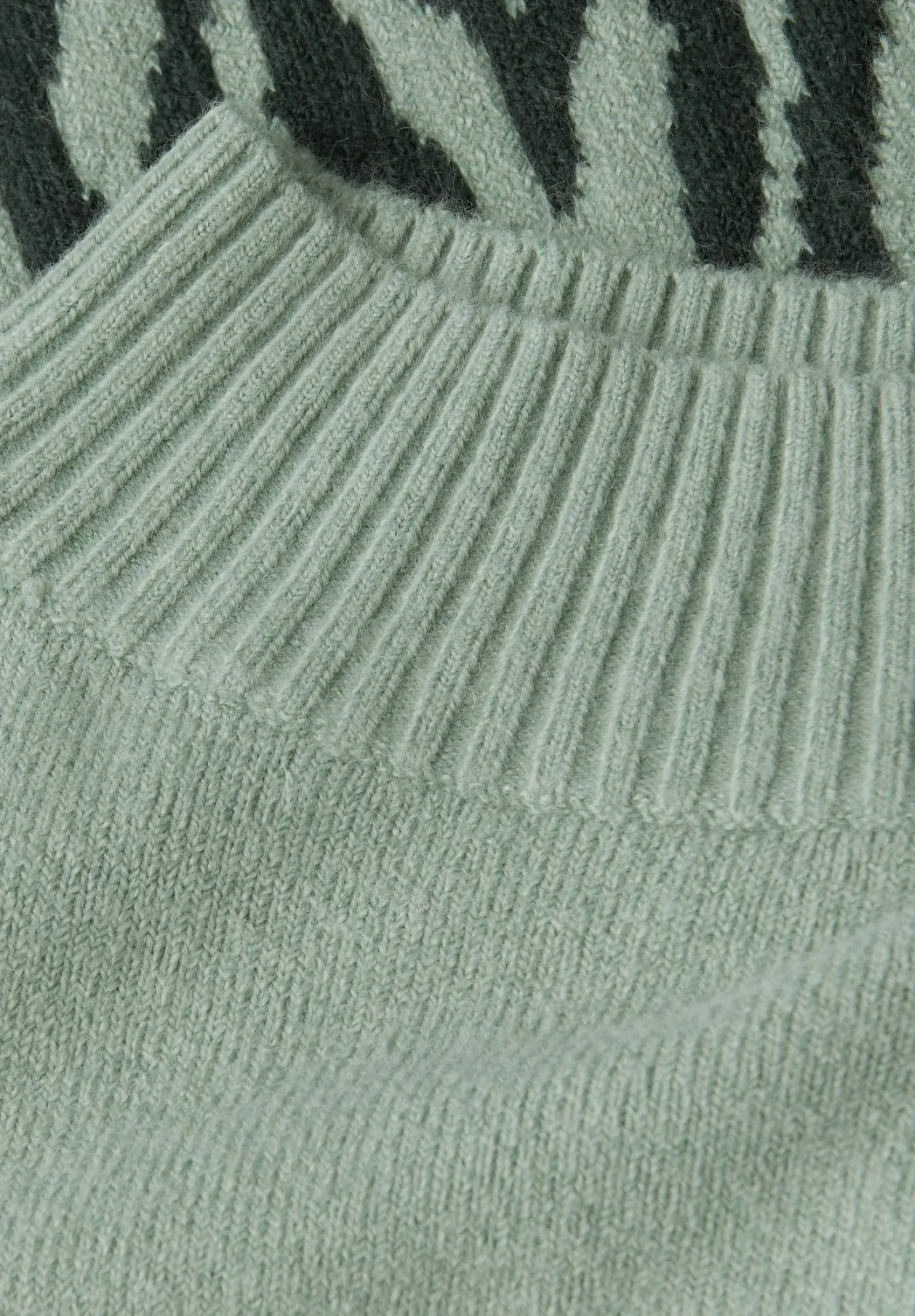 A303479 color block jacquard sweate