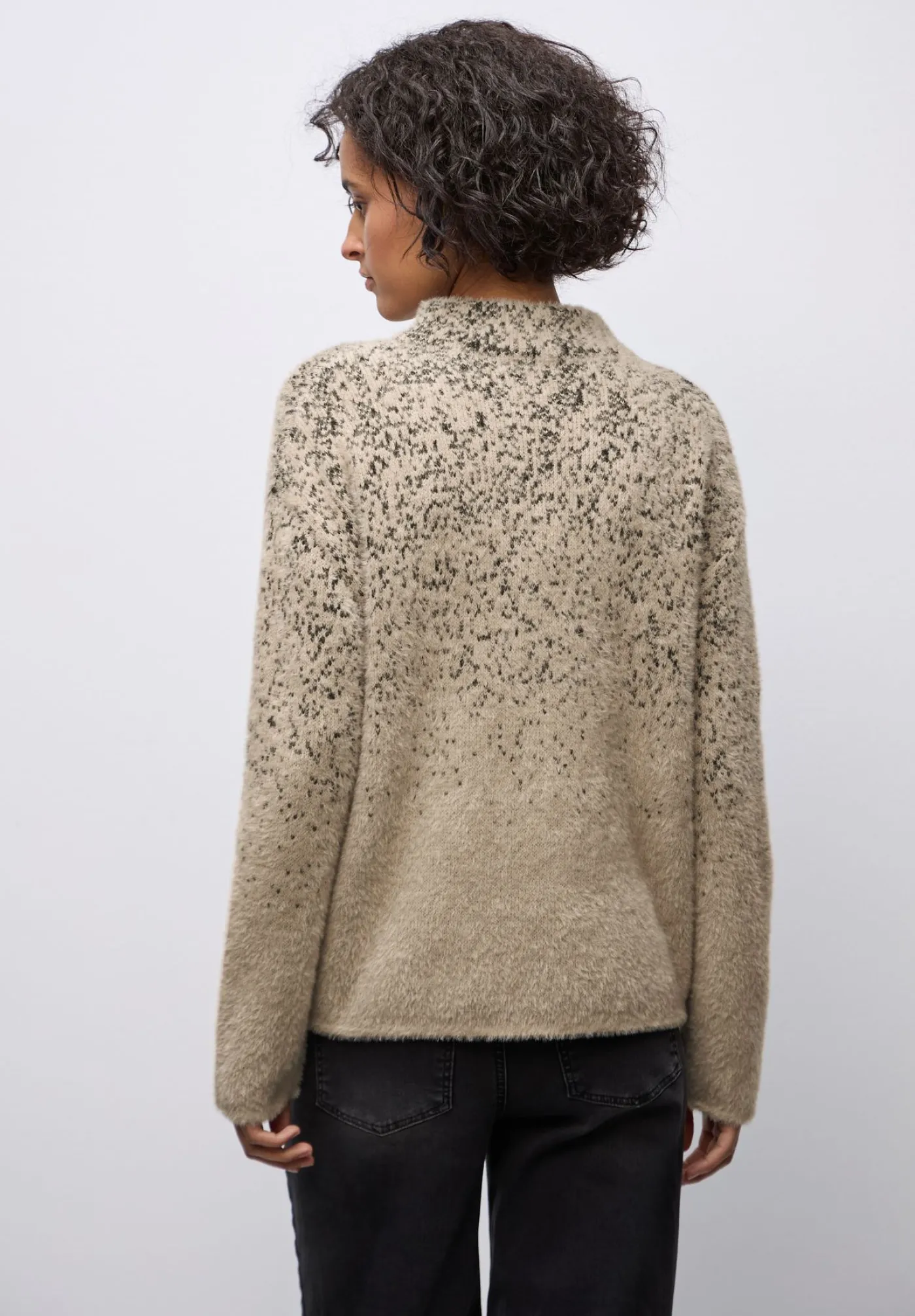 A303560 featheryarn jacquard