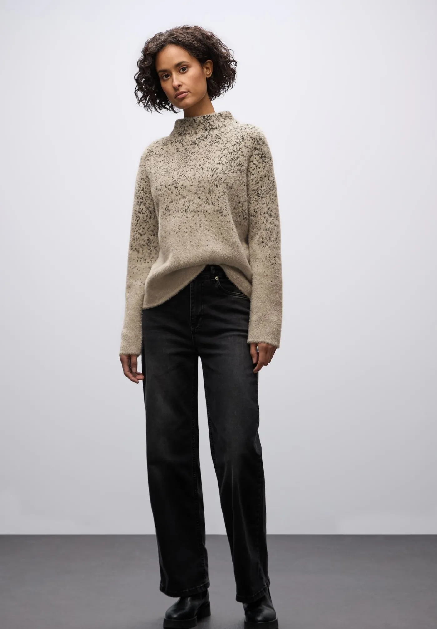 A303560 featheryarn jacquard