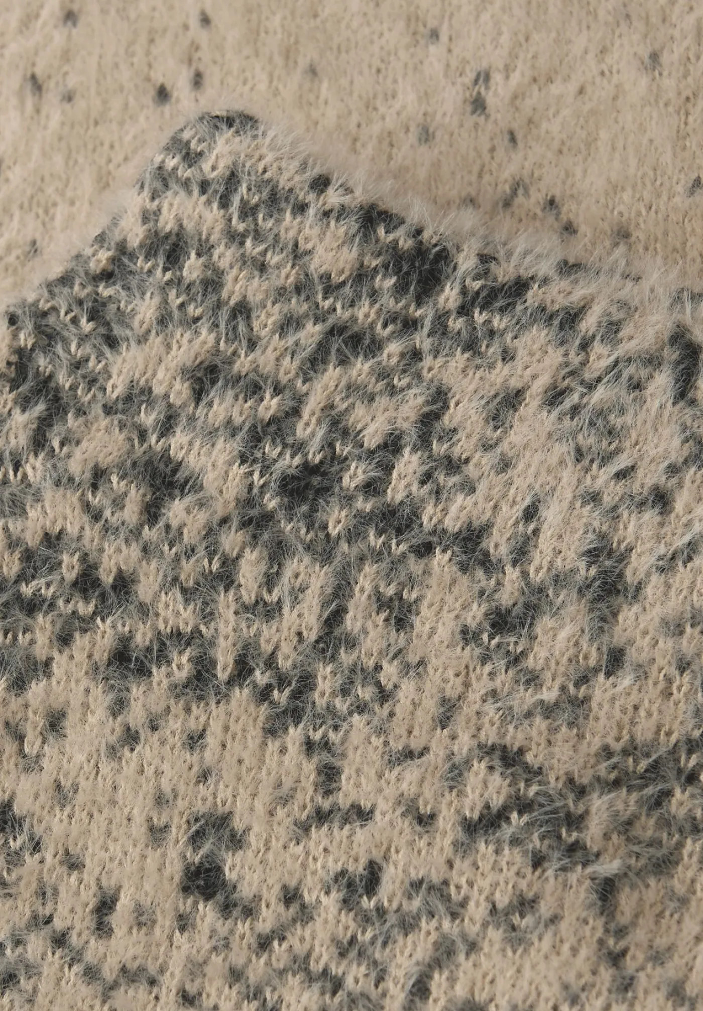 A303560 featheryarn jacquard