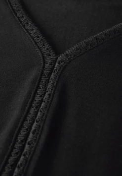 A323333 jersey top w.crochet tape