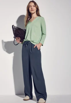 A322911 linen look v-neck shirt