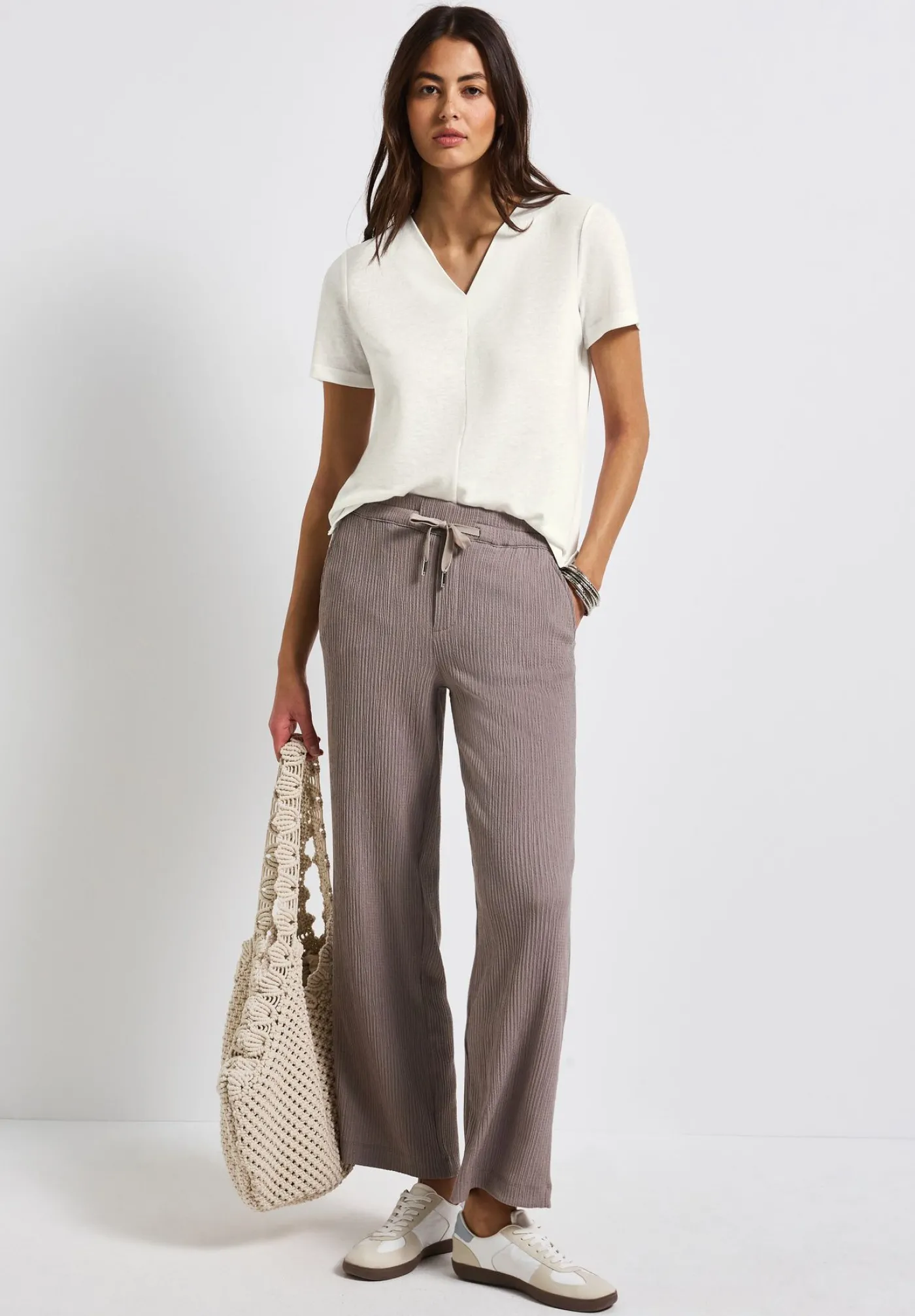 A323335 linen look v-neck shirt