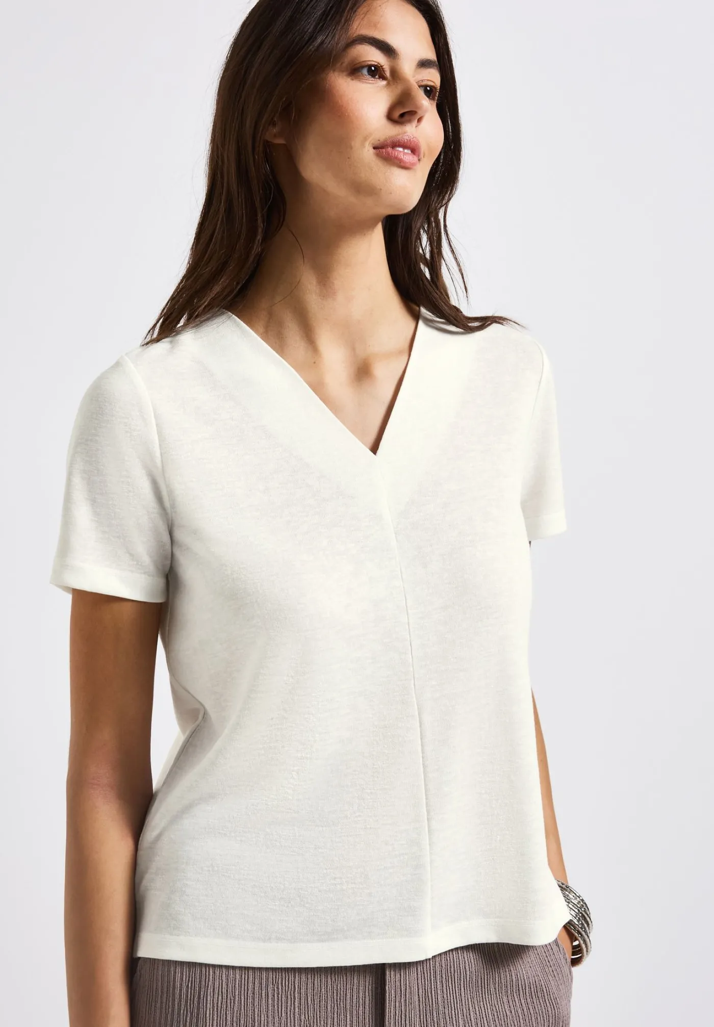 A323335 linen look v-neck shirt