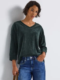 A324011 LTD QR cozy v-neck shirt