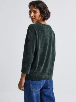 A324011 LTD QR cozy v-neck shirt