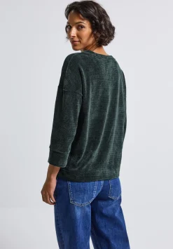 A324011 LTD QR cozy v-neck shirt