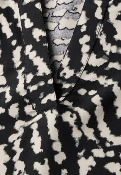 A345627 LTD QR Splitneck blouse w t