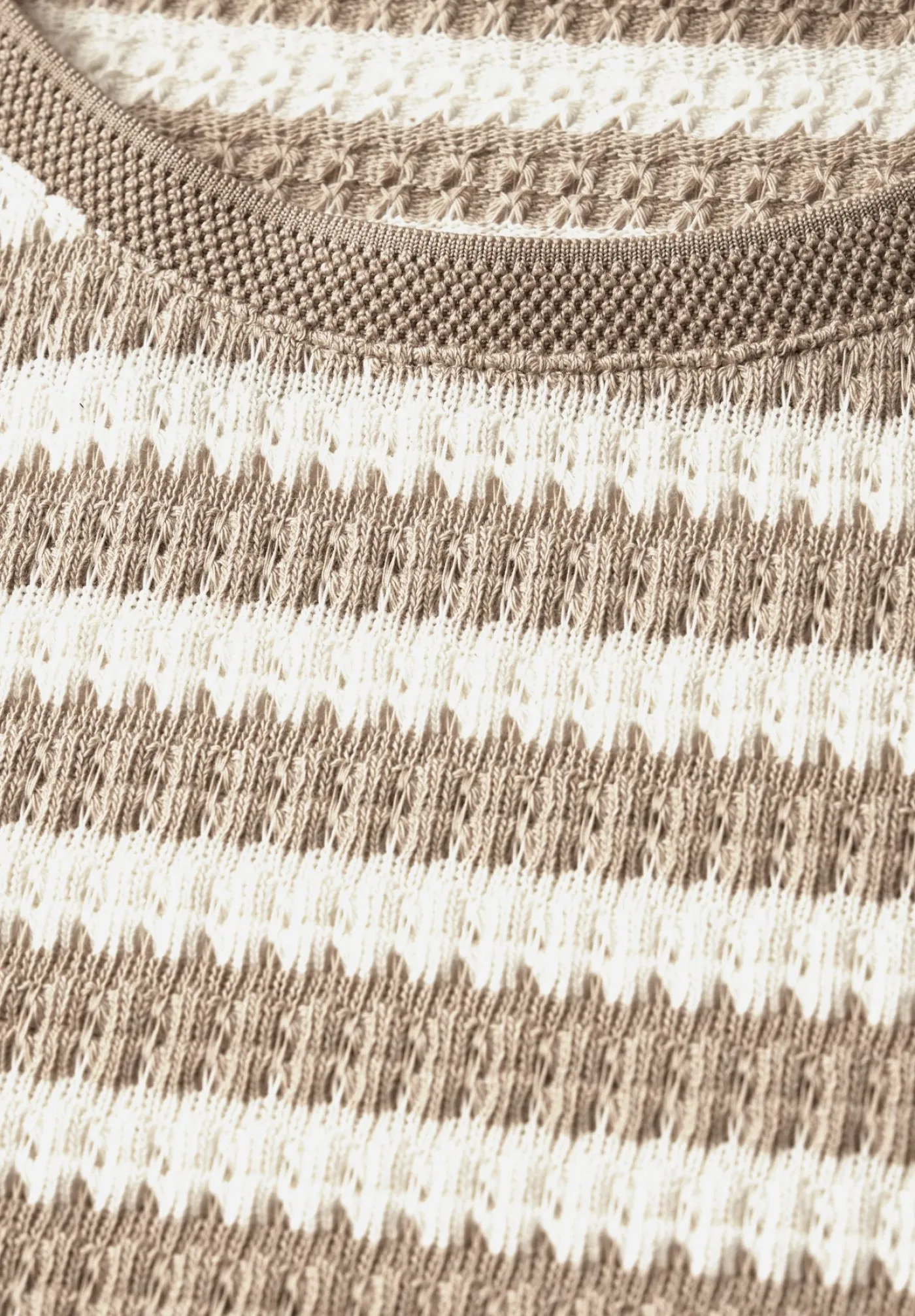 A322898 LTD QR summer yds stripe kn