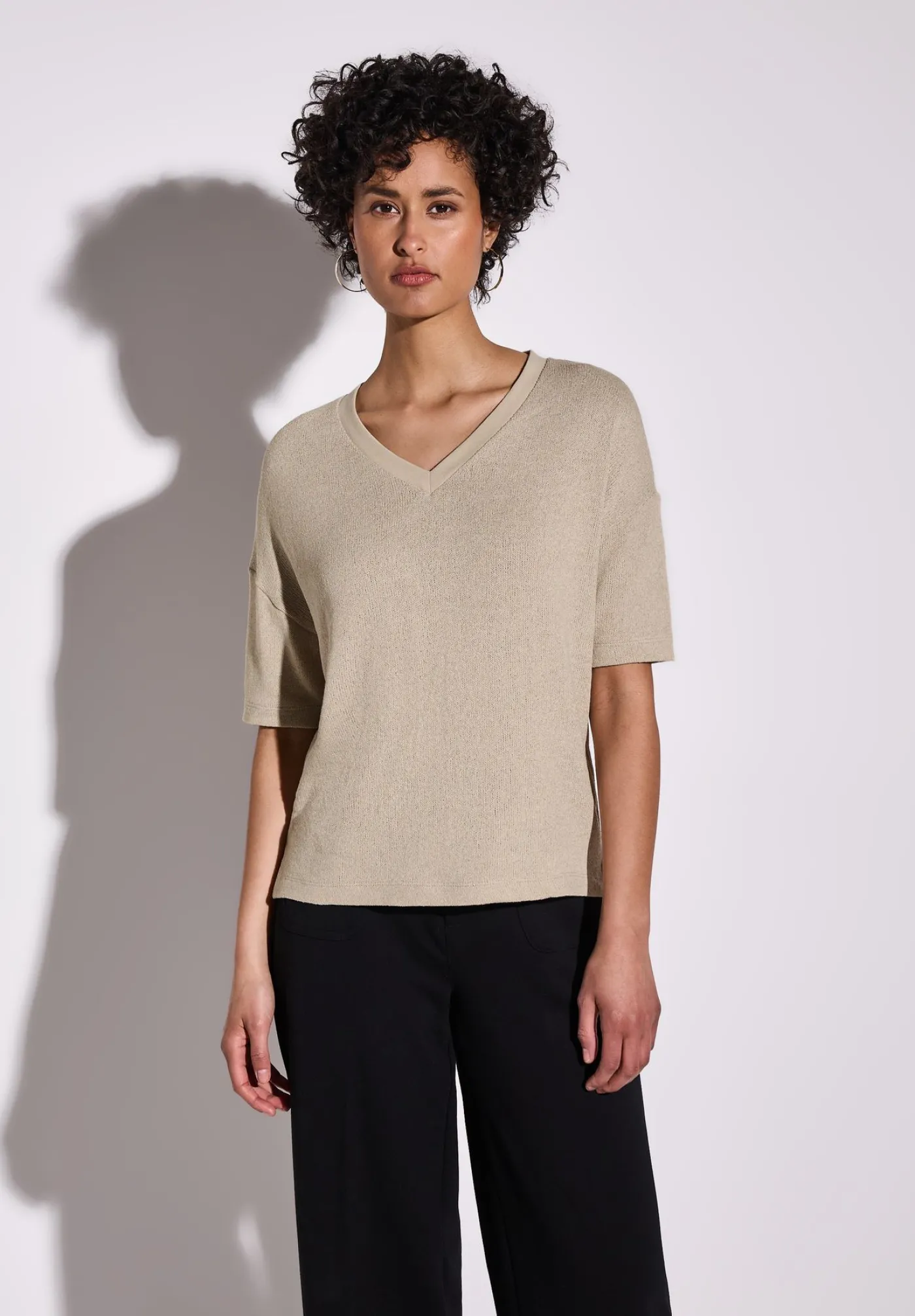 A322901 LTD QR v-neck knit look shi