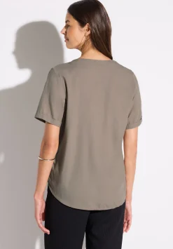 A345525 QR Splitneck blouse w turn-