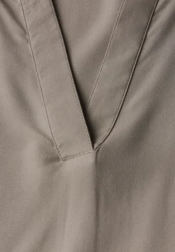 A345525 QR Splitneck blouse w turn-