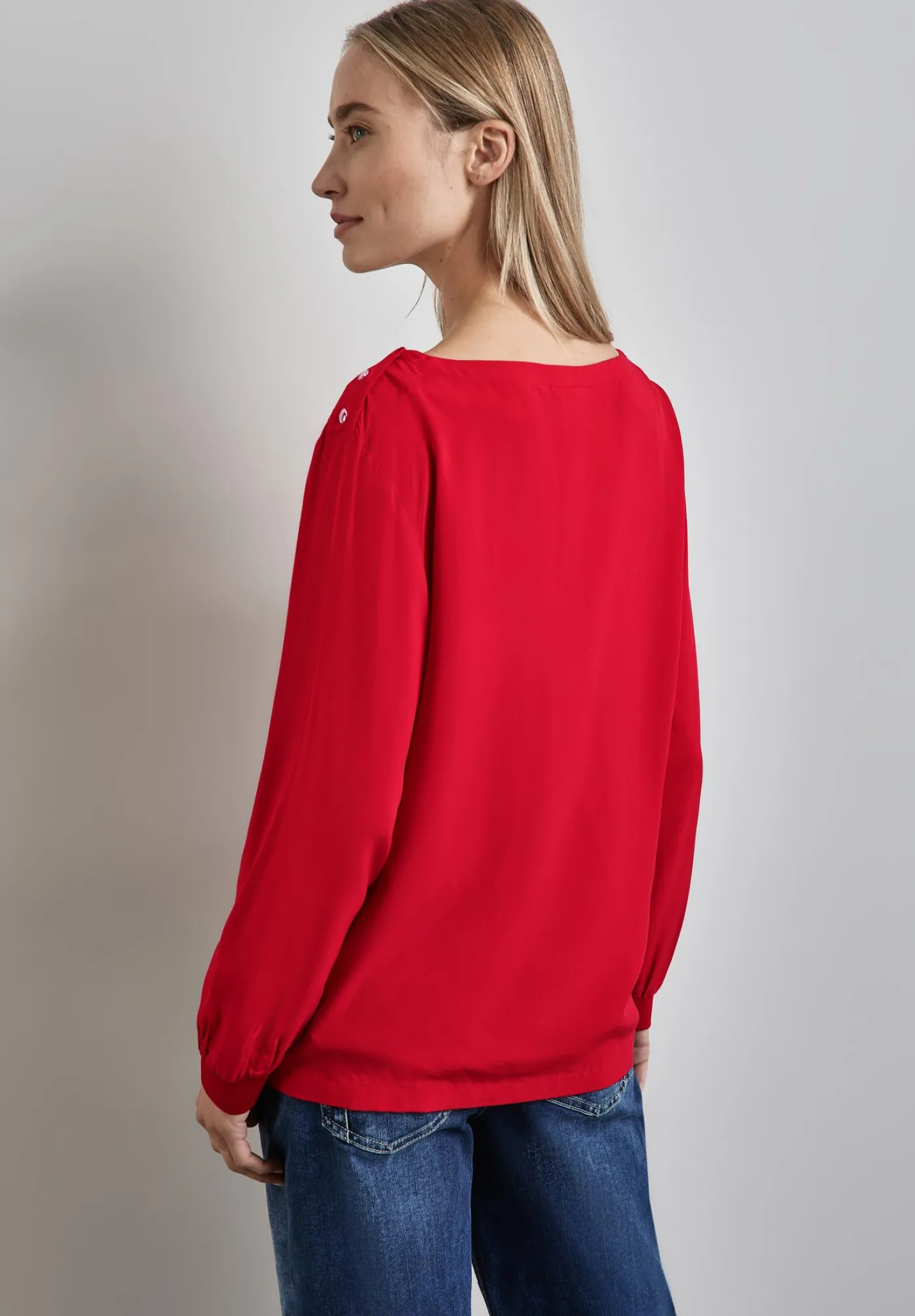 A345131 Solid blouse w pressbuttons