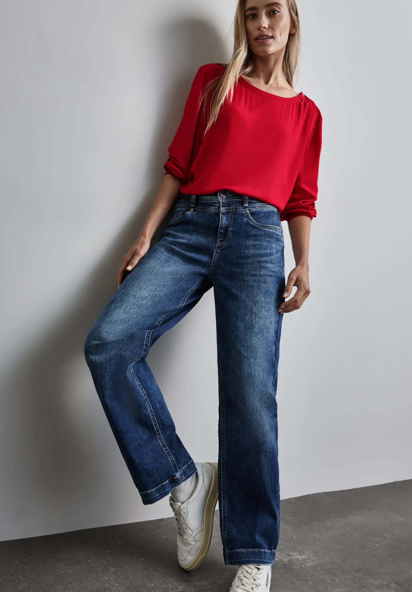 A345131 Solid blouse w pressbuttons