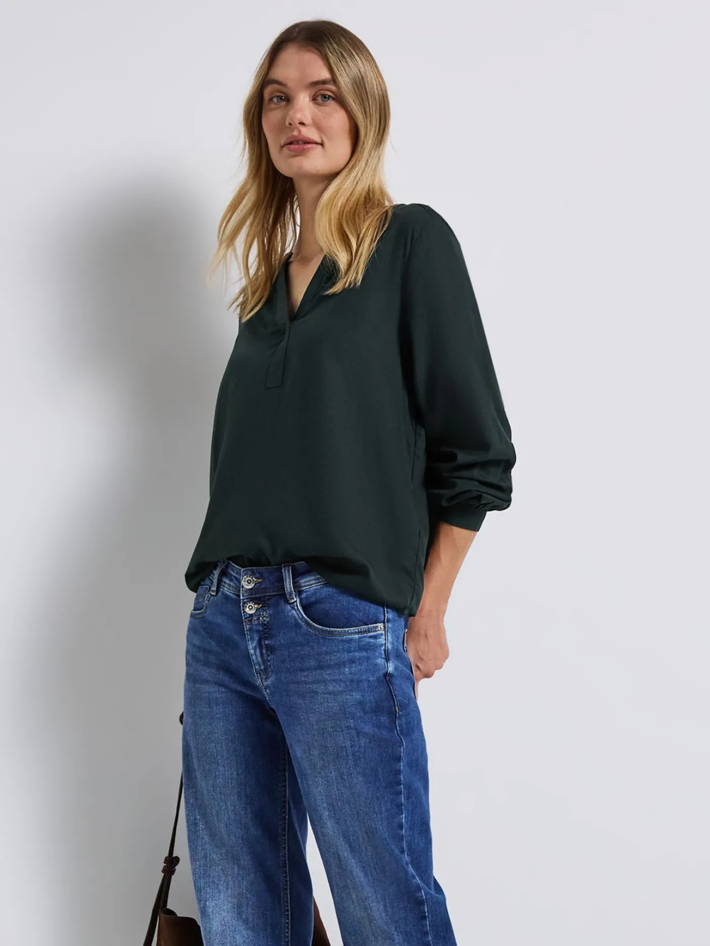 A346046 Splitneck tunic blouse UNI