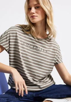 A323175 striped shirt w.wording