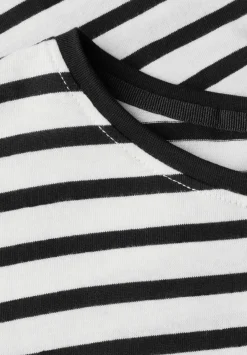 A323175 striped shirt w.wording