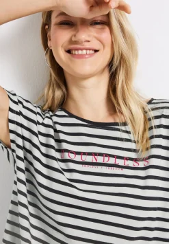 A323175 striped shirt w.wording