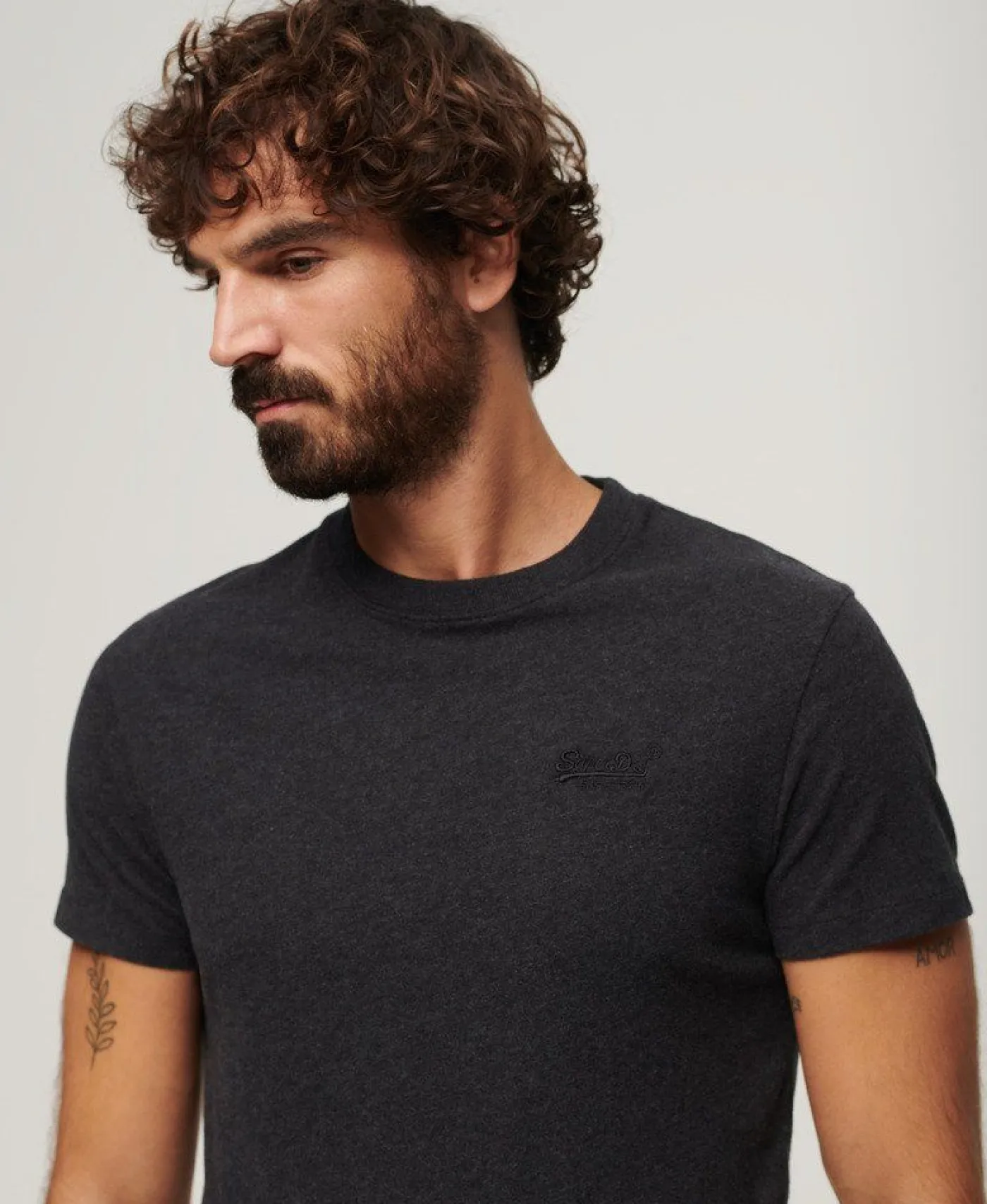 Essential logo emb tee