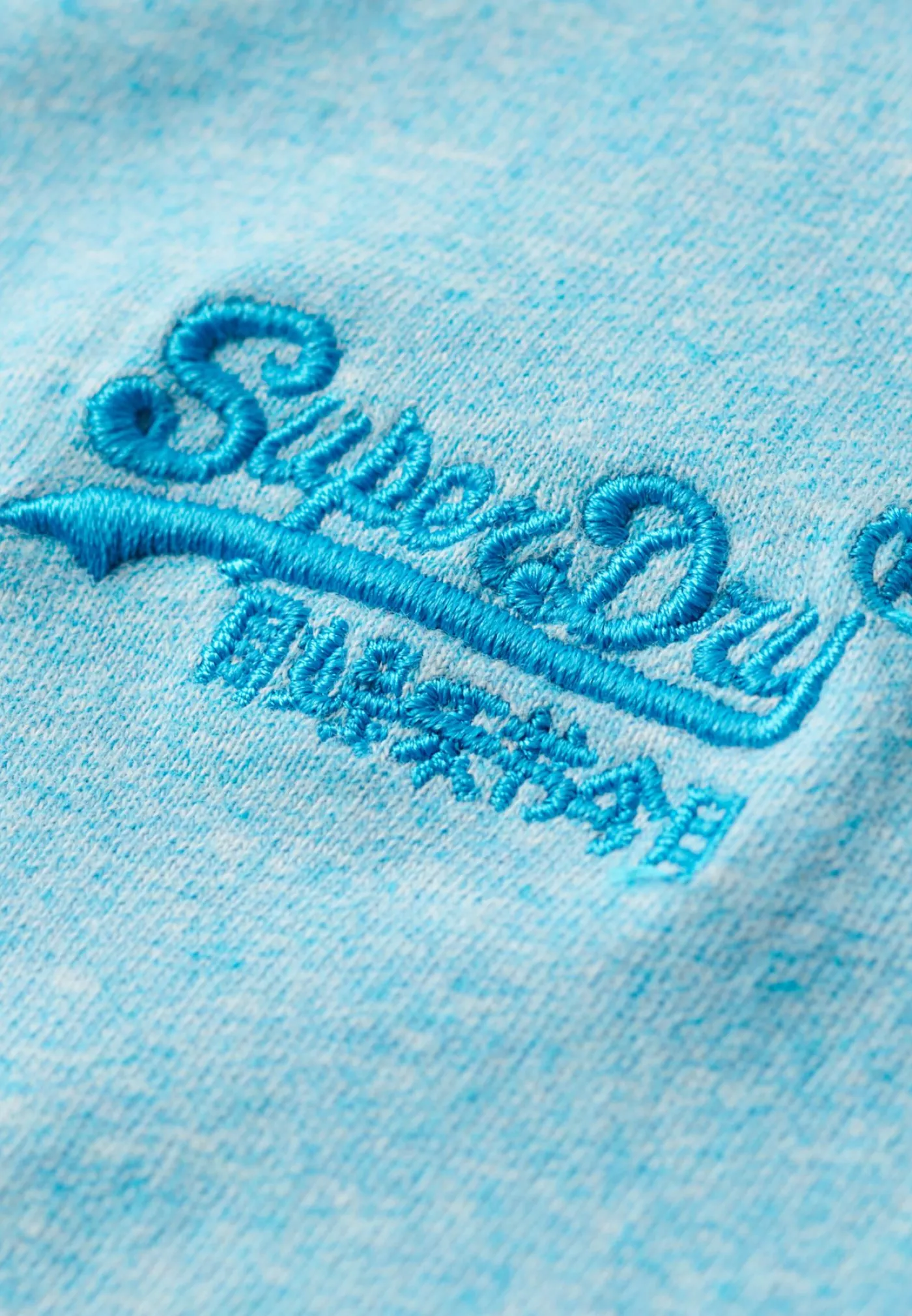 Essential logo emb tee