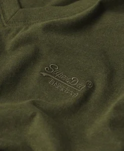 Essential logo emb vee tee