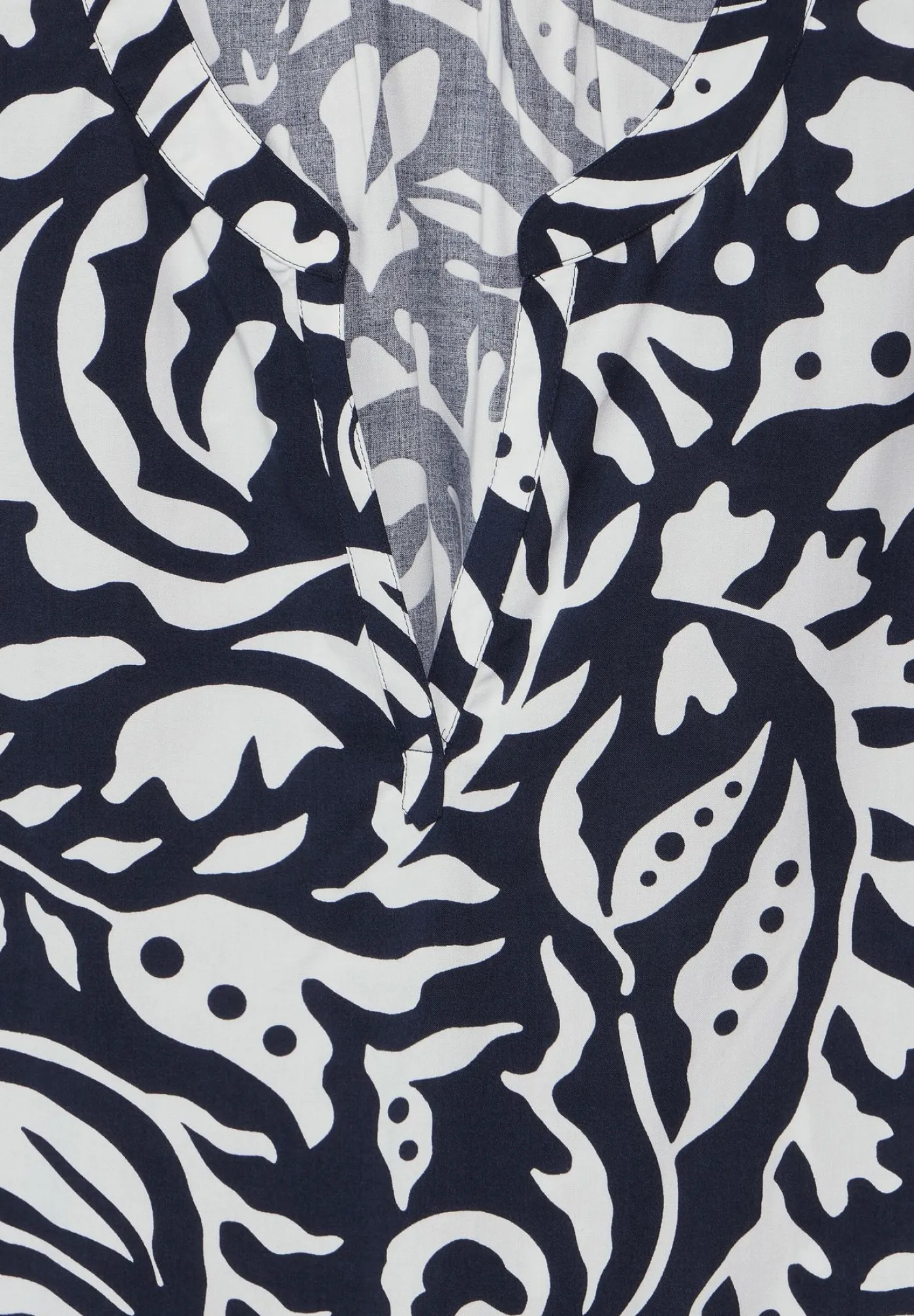 LTD QR Shirtblouse w splitneck