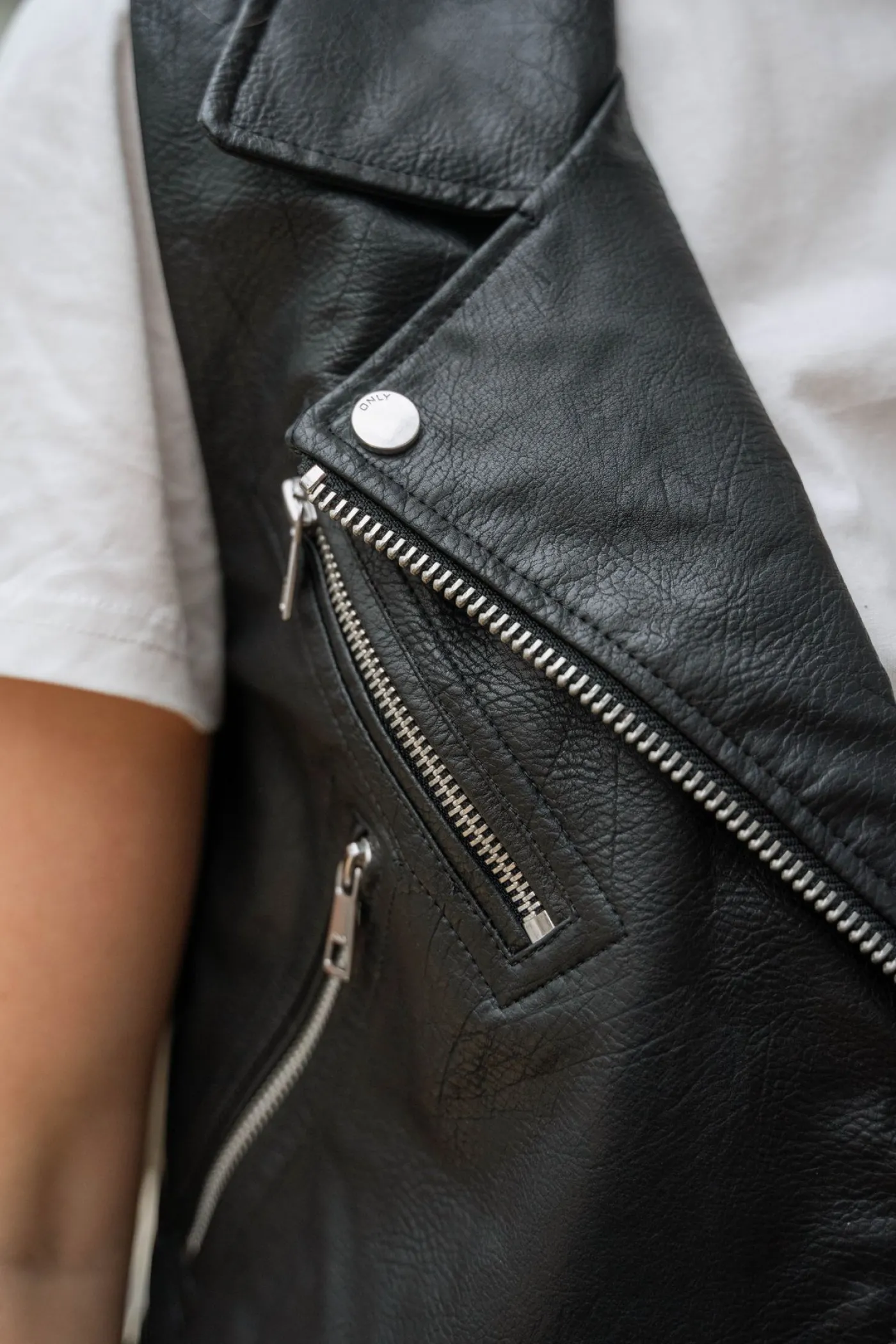 ONLVERA FAUX LEATHER WAISTCOAT OTW - Black