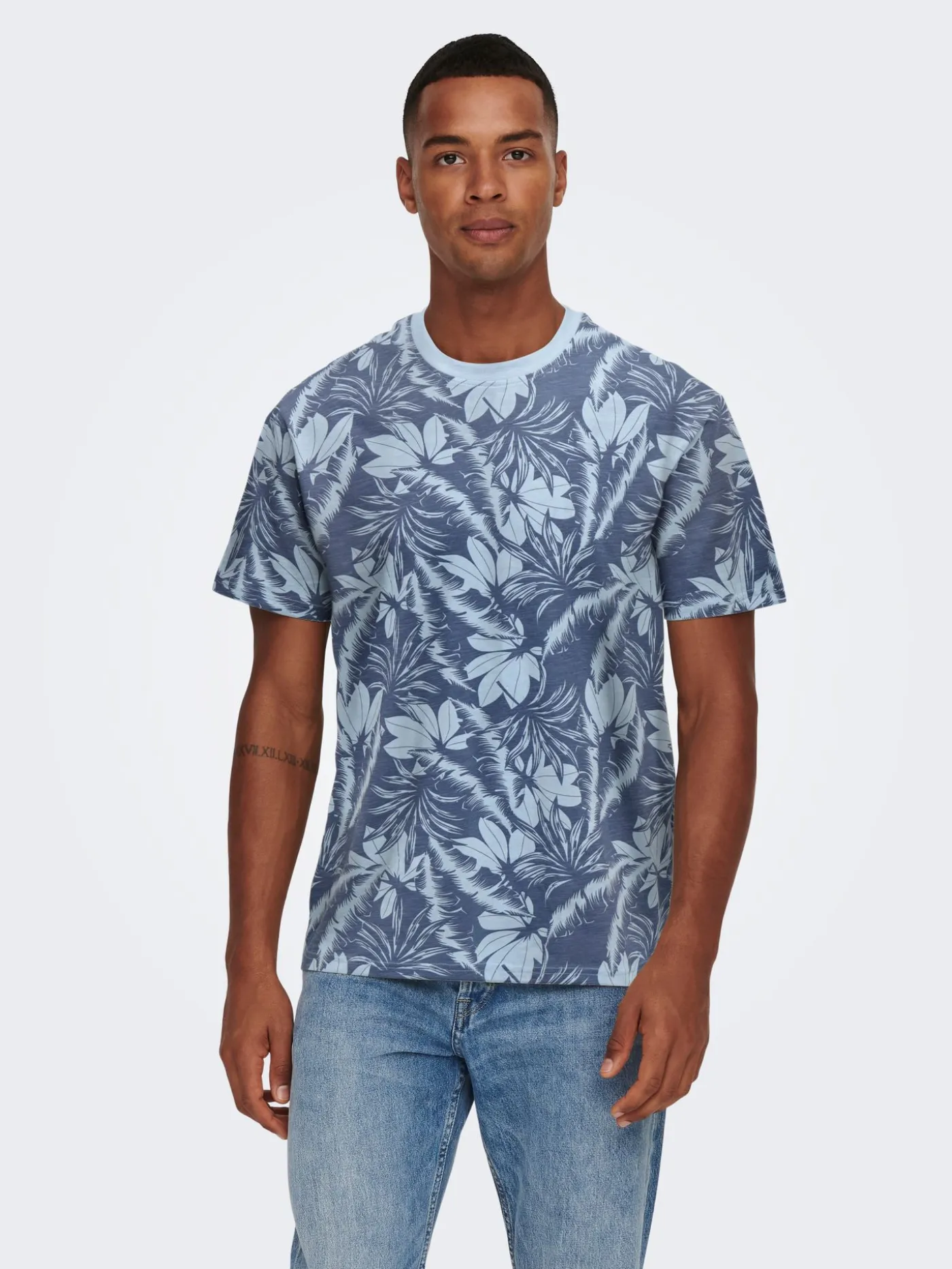 ONSPERRY LIFE REG LEAF AOP SS TEE N