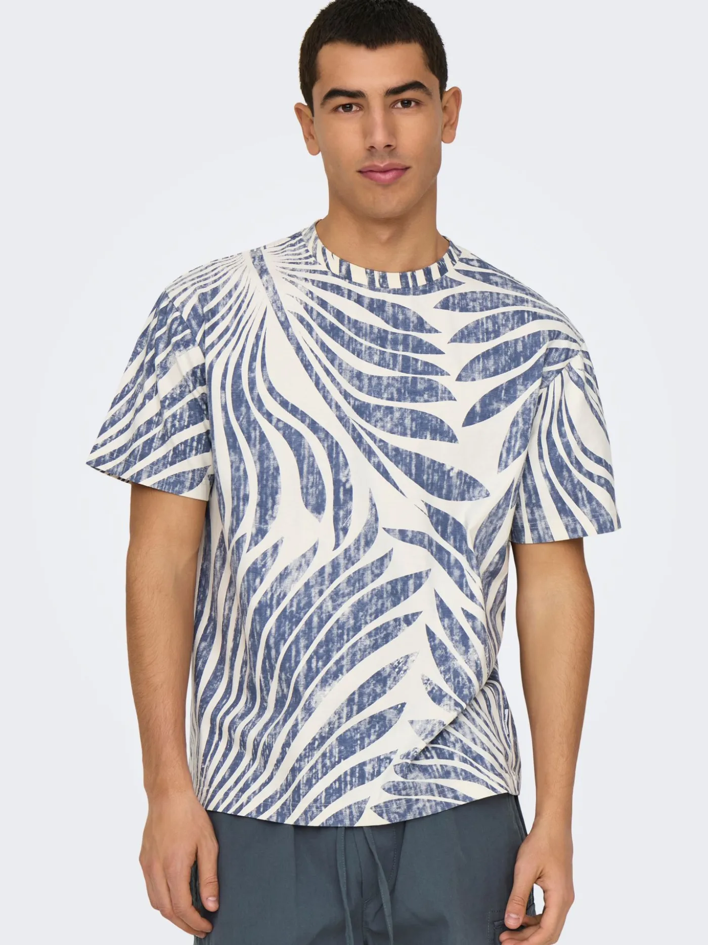 ONSZEKE LIFE REG WASHED SS AOP TEE