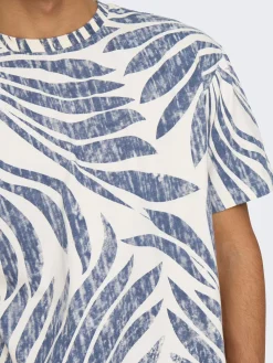 ONSZEKE LIFE REG WASHED SS AOP TEE