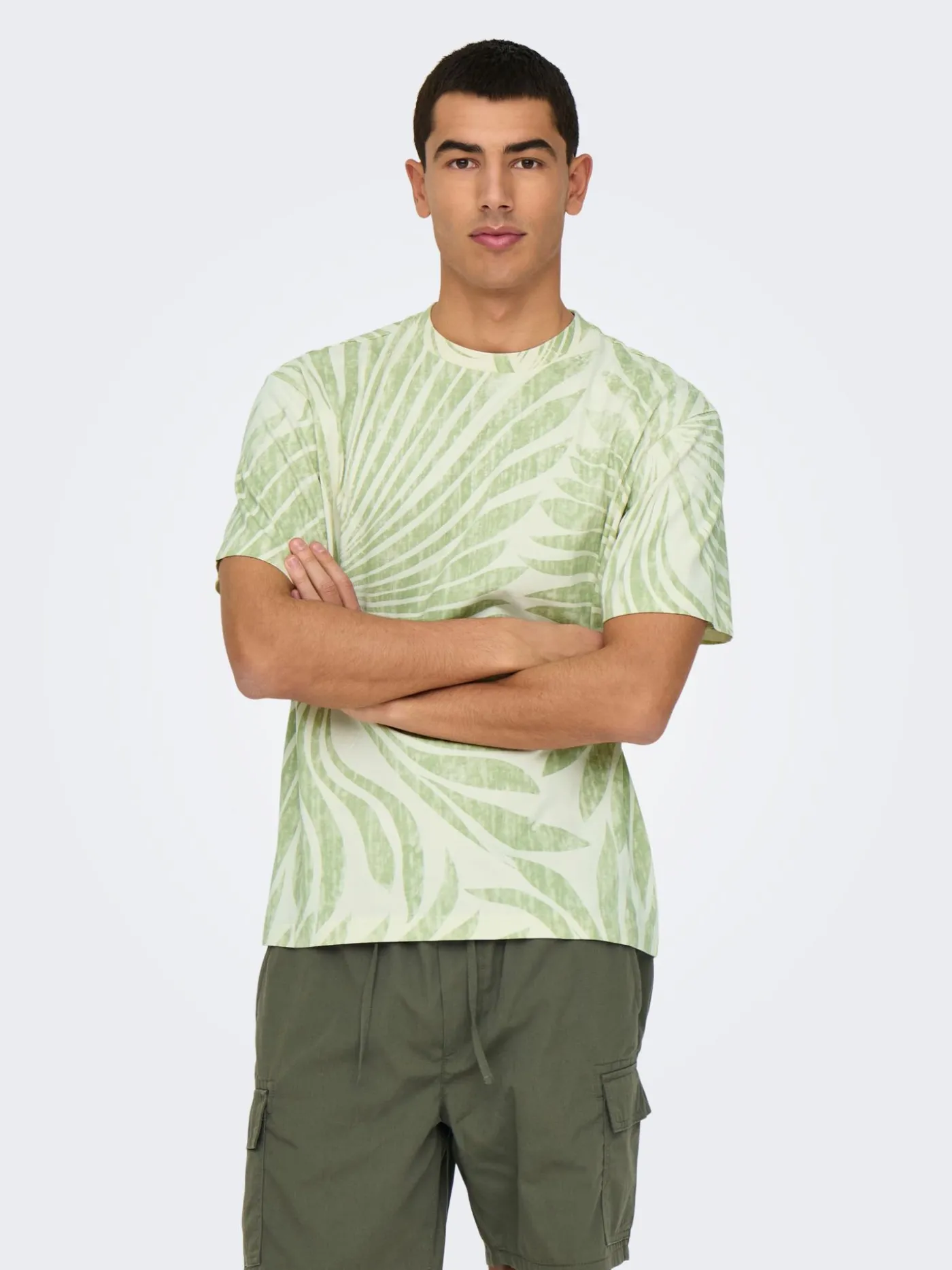 ONSZEKE LIFE REG WASHED SS AOP TEE