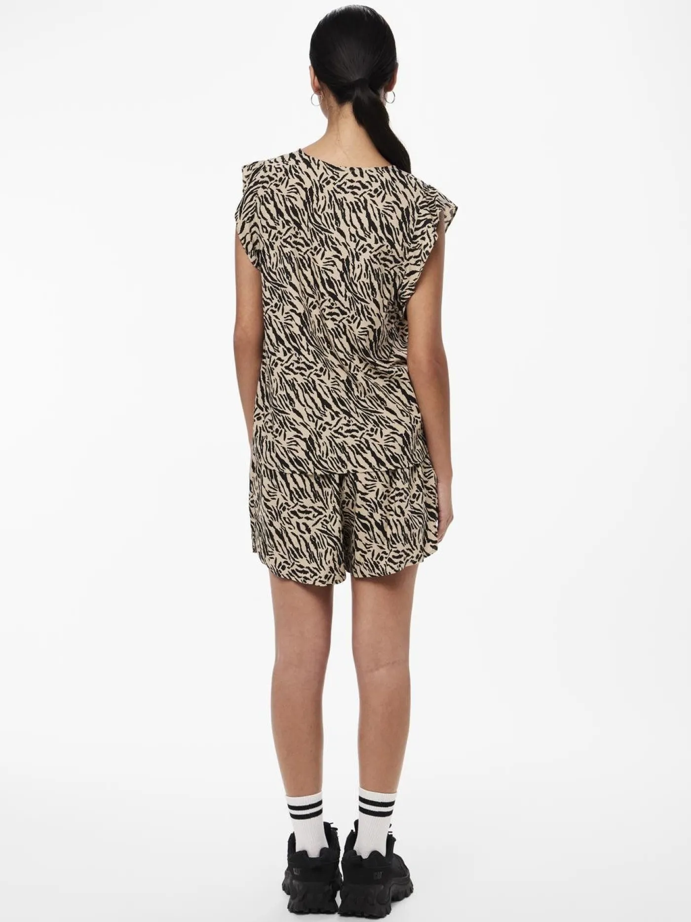 PCNYA SL V-NECK TOP BC