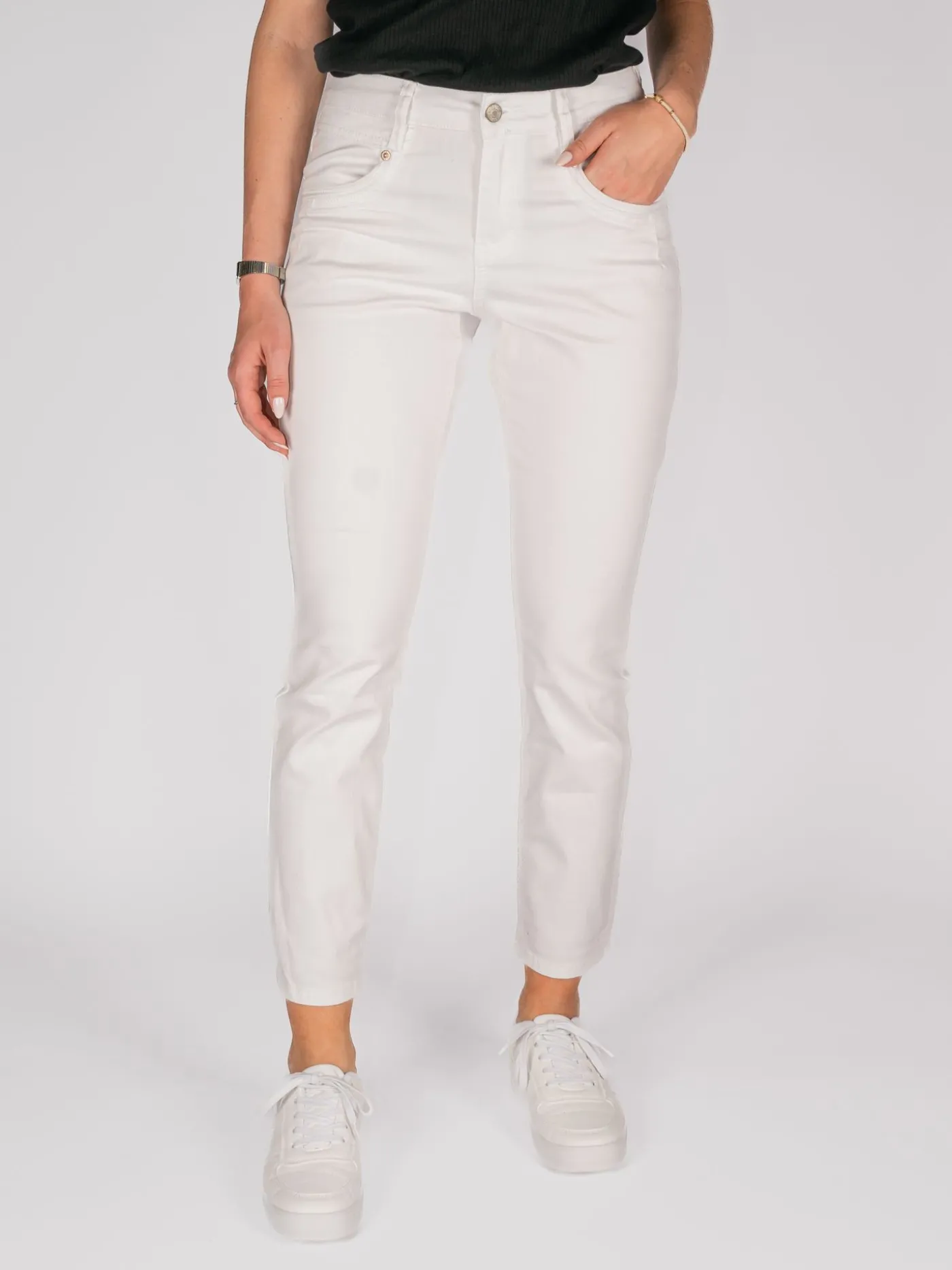 Sissy colour & embroidery