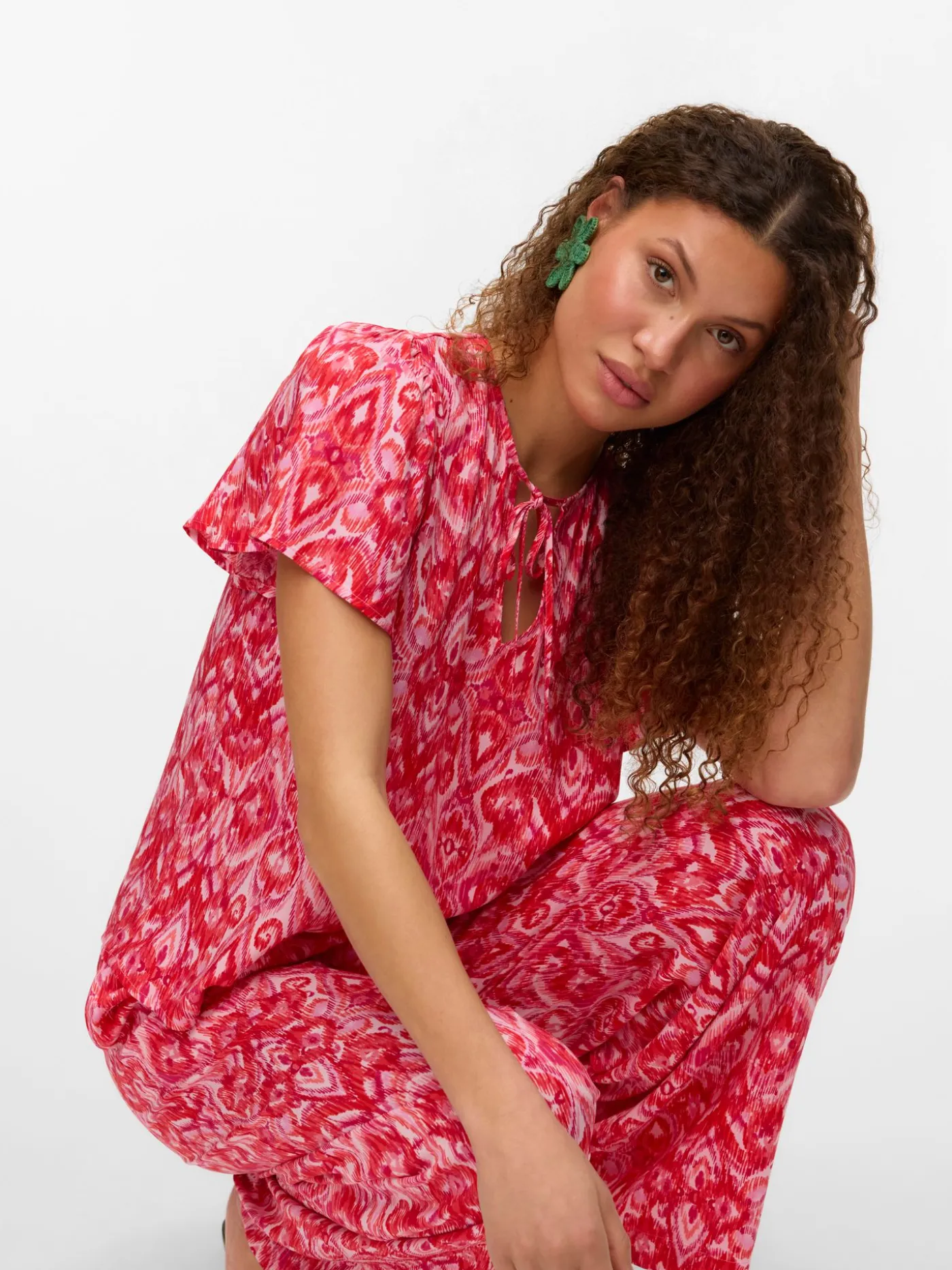 VMDALGA S/S V-NECK TOP WVN BTQ