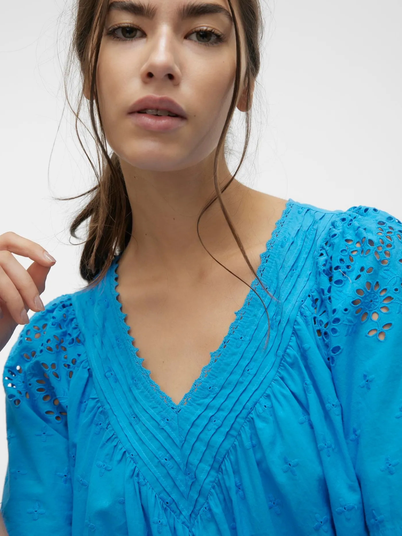 VMKAFFA S/S V-NECK TOP WVN BTQ