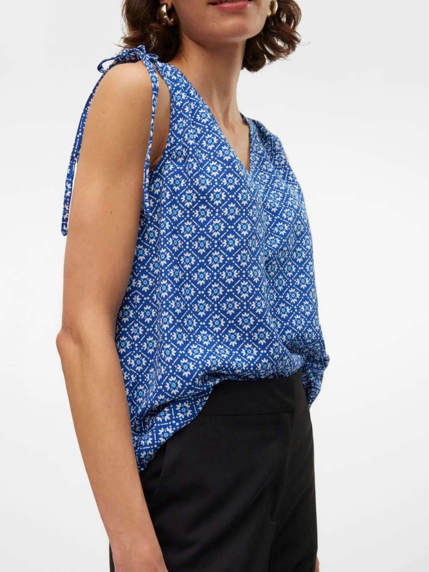 VMSHIVE S/L V-NECK TOP WVN EXP